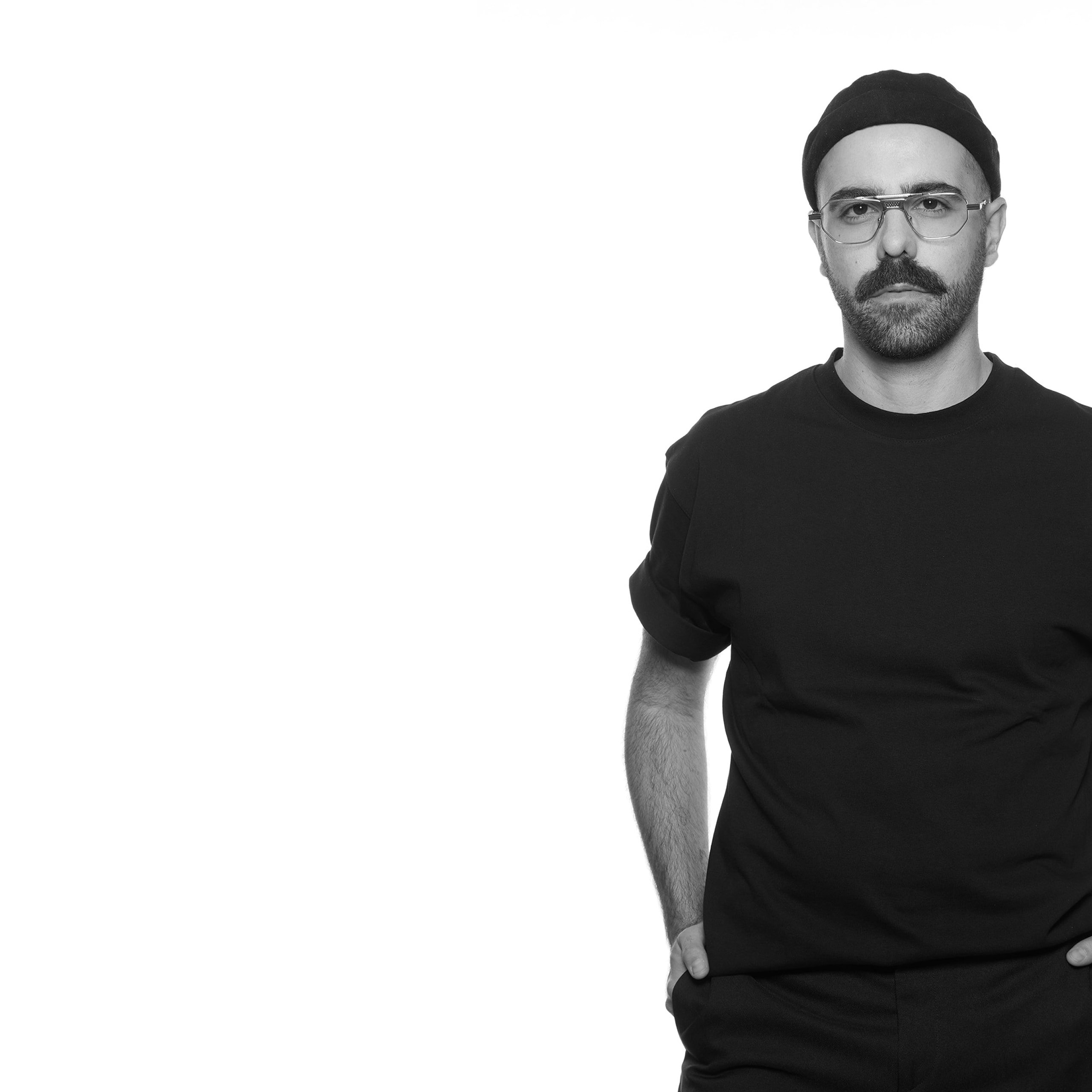 Photoshoot of Claudio Pachaco, global hair artist, sharing the benefits of L’Oréal ammonia-free hair color products.